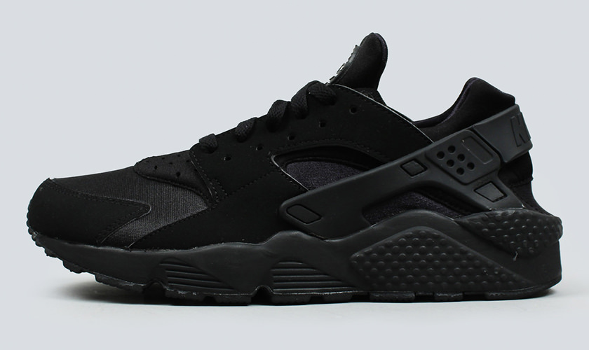 nike-air-huarache-triple-black-1